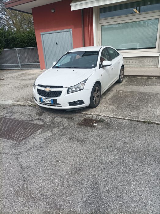 Vānd CHEVROLET CRUZE în stare bunā de functionare