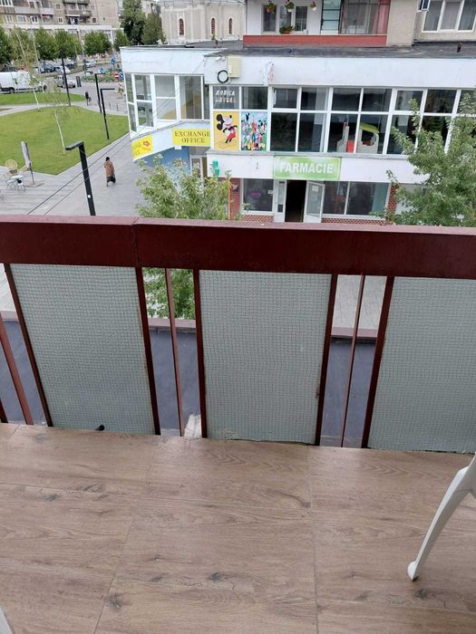 Inchiriez apartament centru Beius