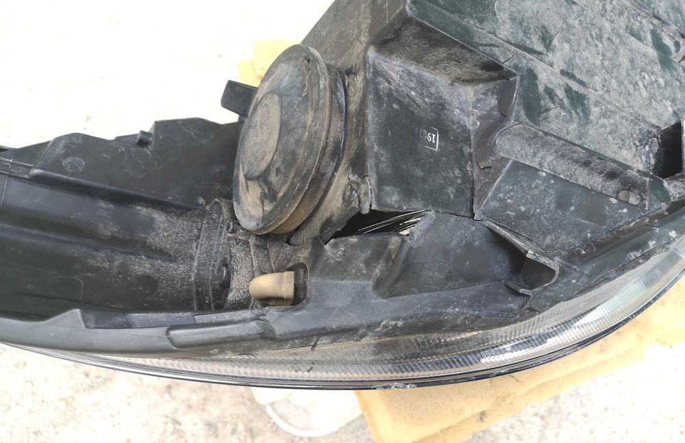 Оригинален фар Ляв Десен  Форд Фиеста  Ford Fiesta