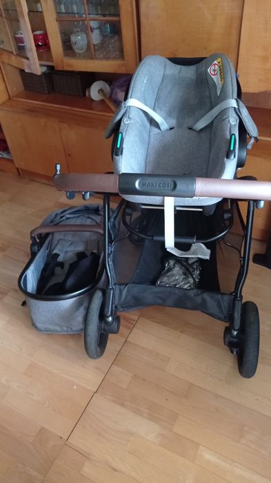 Cărucior Maxi cosi 3 în unu