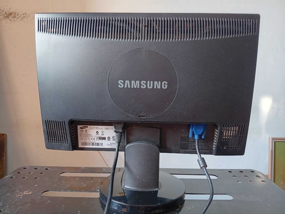 Samsung syncmaster 943bwx 19"Wide TFT_LCD