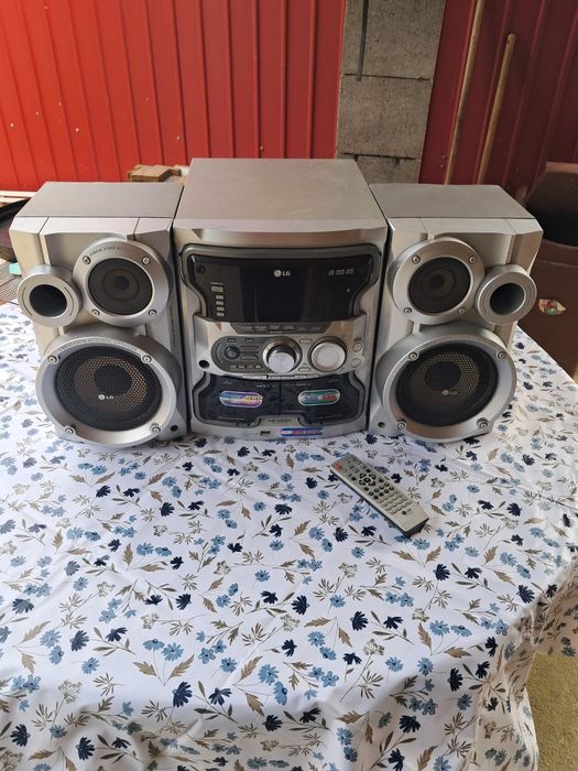 Vând combina LG mp3