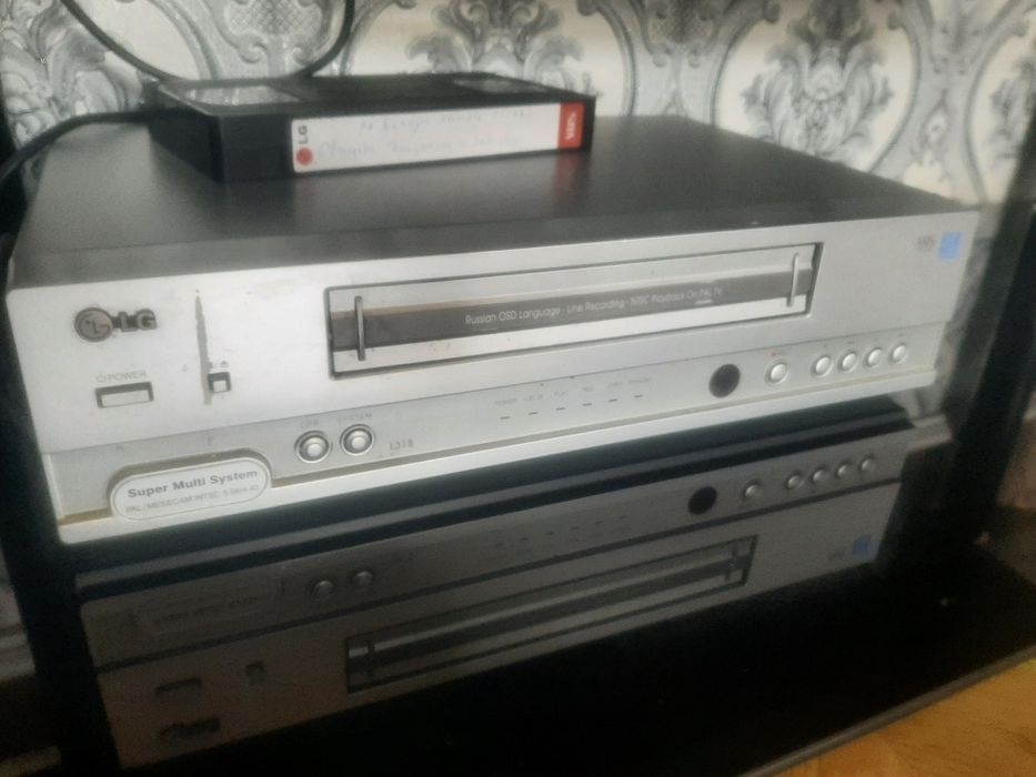 Видеомагнитофон LG оригинал в отличном состоянии!