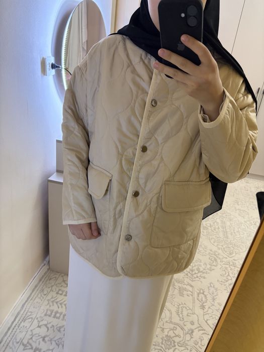 легкая курточка (но тёплая)