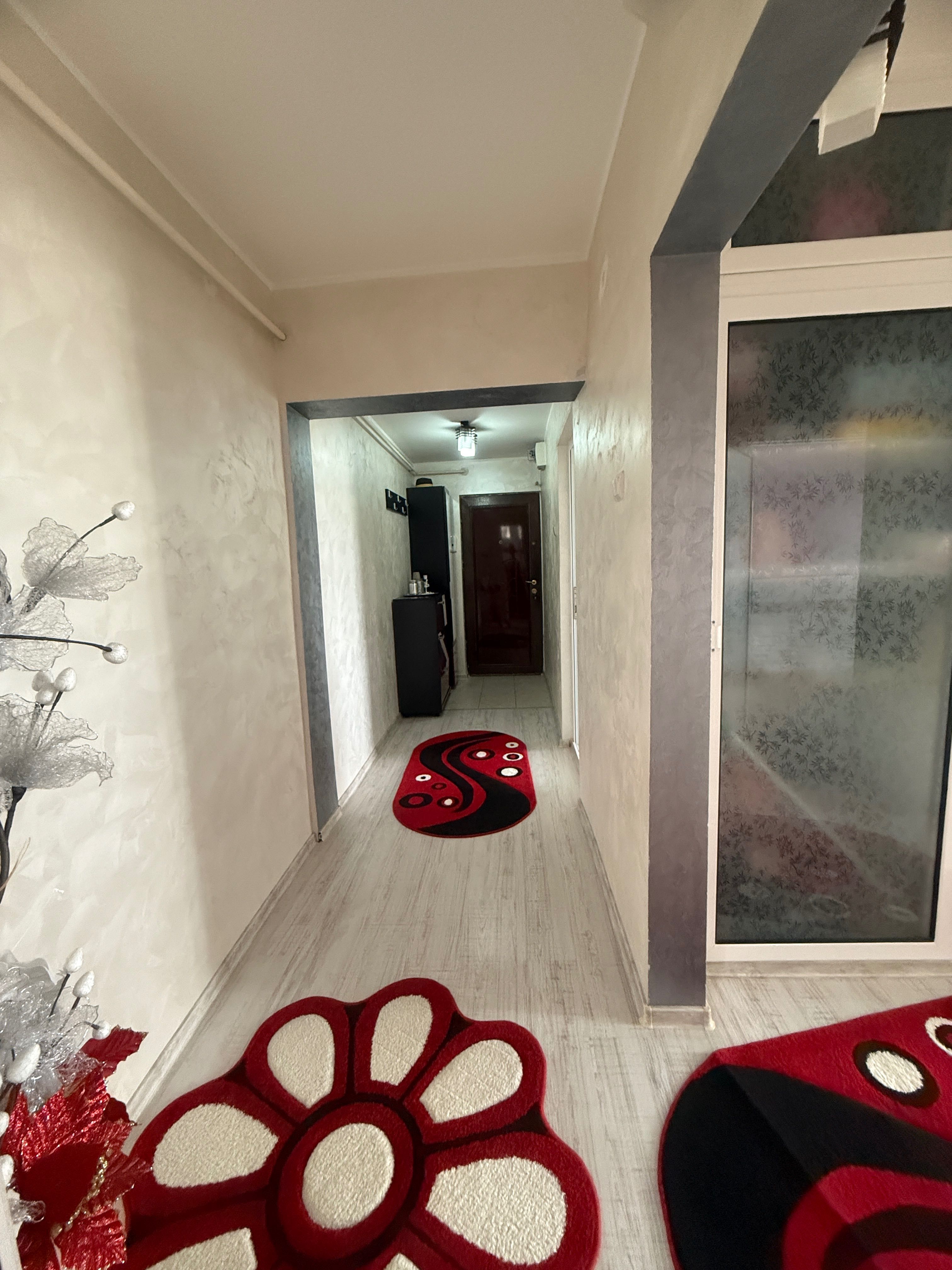 Apartament 2 camere decomandat, Micro 13