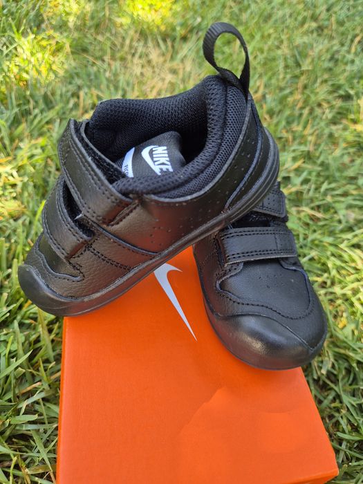 Adidasi bebe Nike,marimea 22