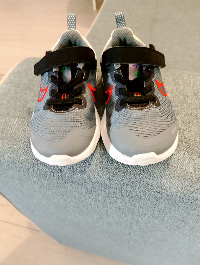 Маратонки Nike ,25
