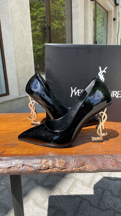 Дамски обувки YSL