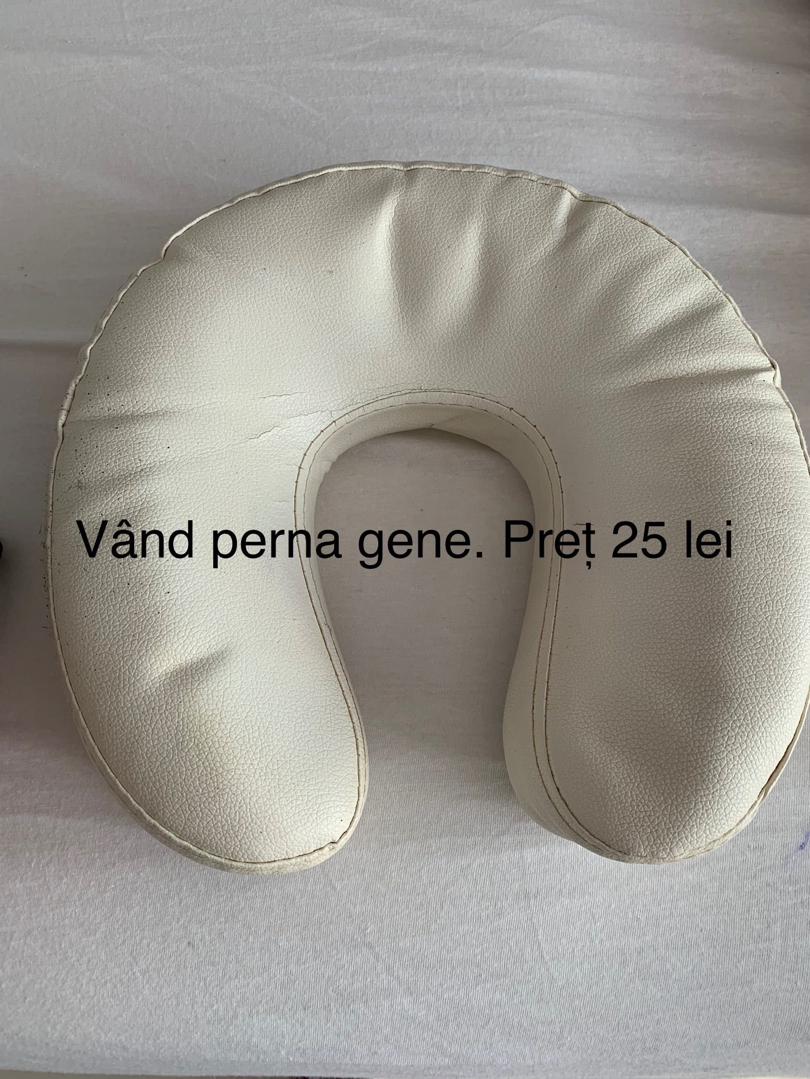 Vând perna gene albă