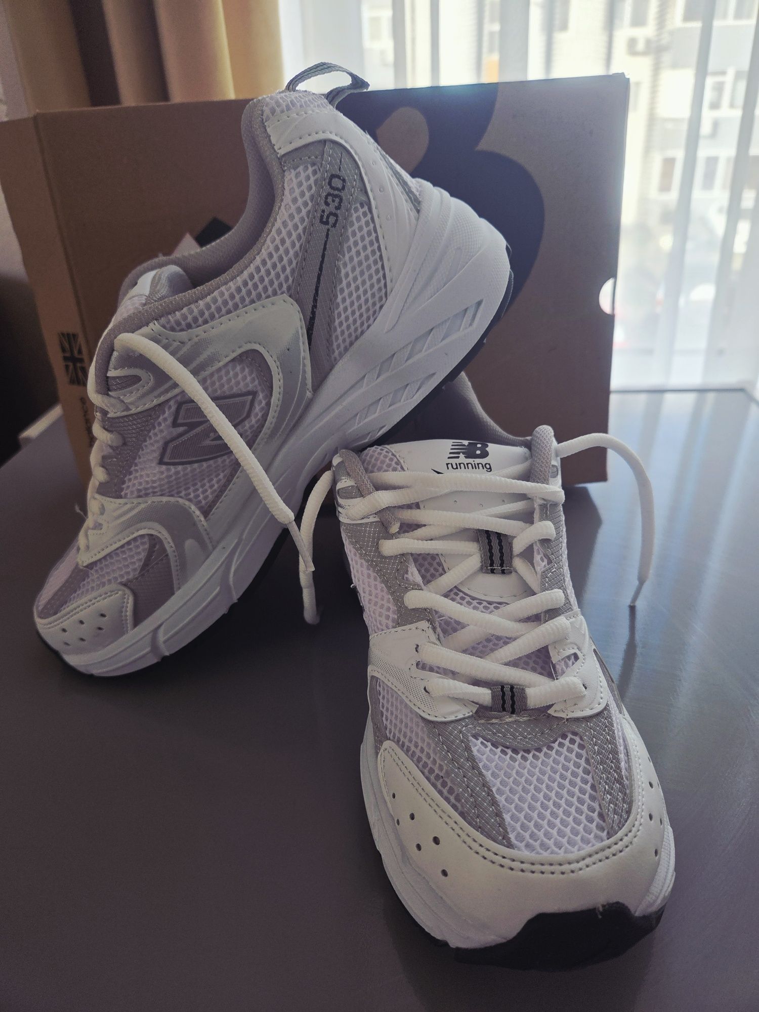 Adidașii New Balance 530