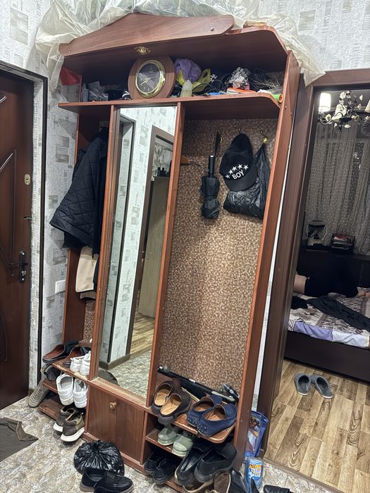 Отдам прихожий шкаф