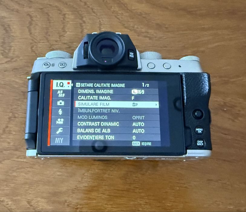 Fujifilm X-T200 cu obiectiv XC 15-45mm , nou