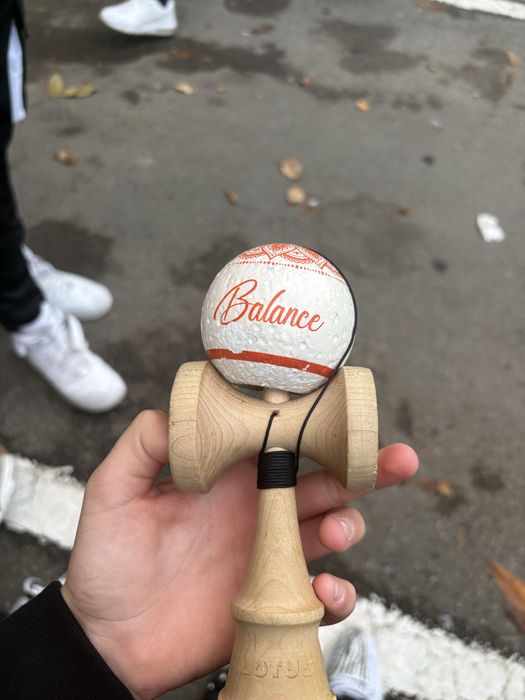 Kendama lotus noua