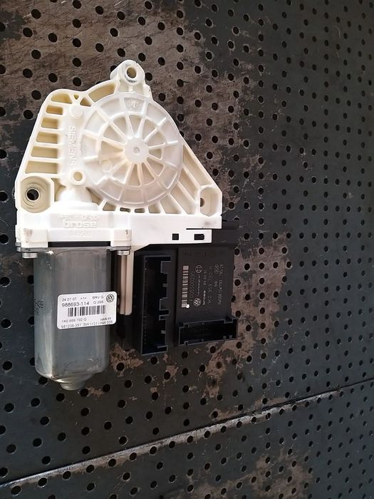 Motoras macara dreapta fata vw passat b6 3c 992729105 1k0959702q 988693114 1k0959792m