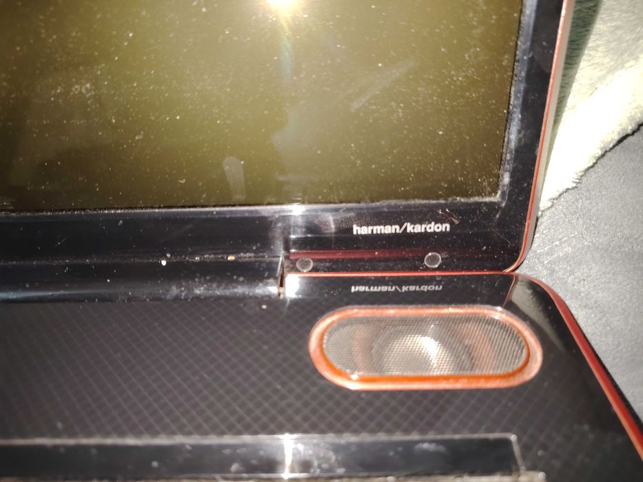 Laptop gaming accept și schinburi