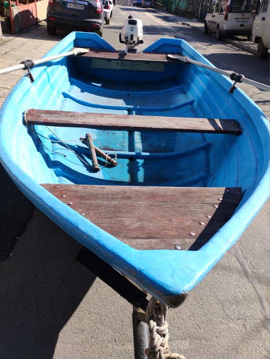 Рибарска лодка с двигател Johnson