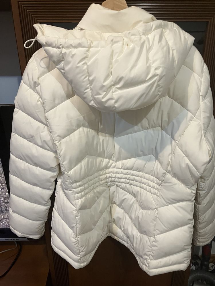Продам женскую куртку Calvin klein