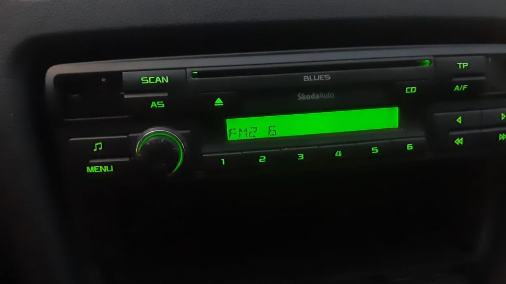 Vând Radio cd original skoda Octavia 2