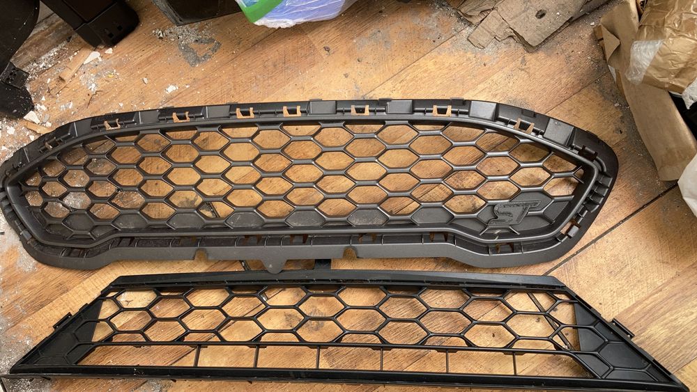 Grile Bara fata Ford Fiesta 7 mk7 ST 2017 , 2018 , 2019 , 2020 , 2021