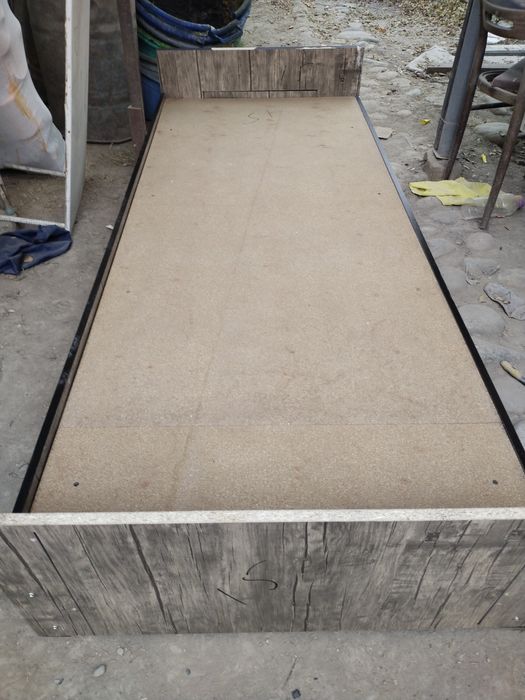 Продам кровать однаспалка.