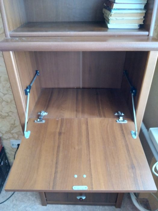 Продам комод с книжной полкой Обмен не предлагать в отличном состоянии