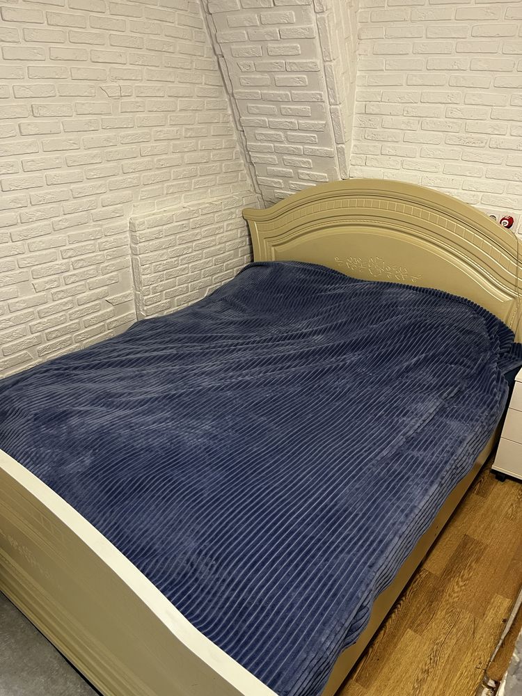 Срочно продам кровать двуспальную