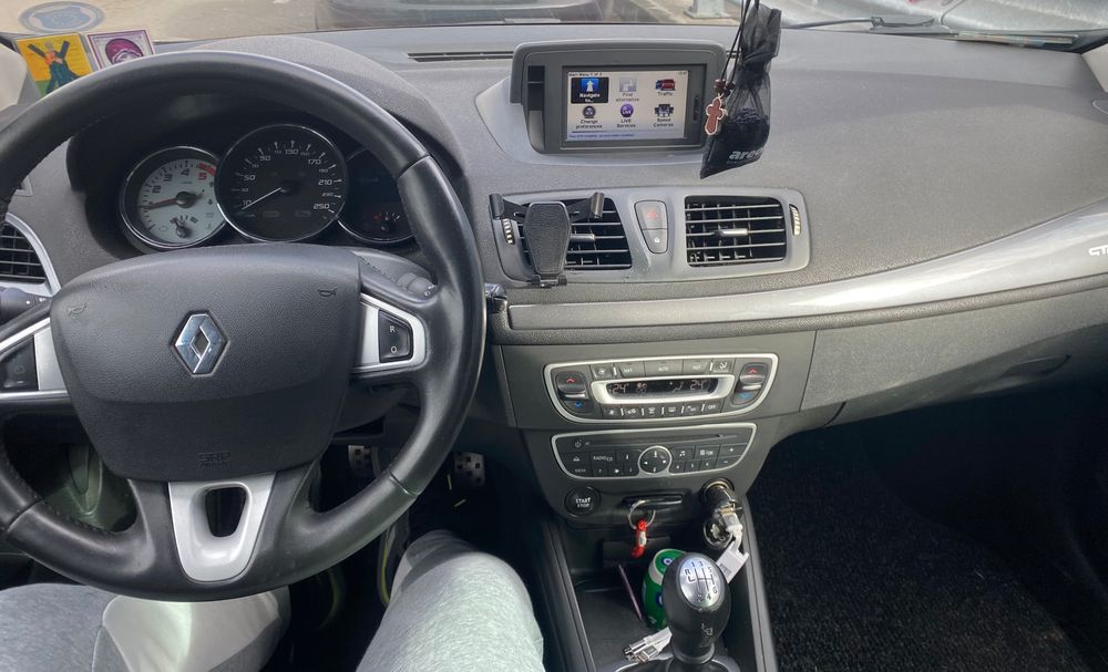 Renaul Megane 3-GT Line-1.5 dci 2012