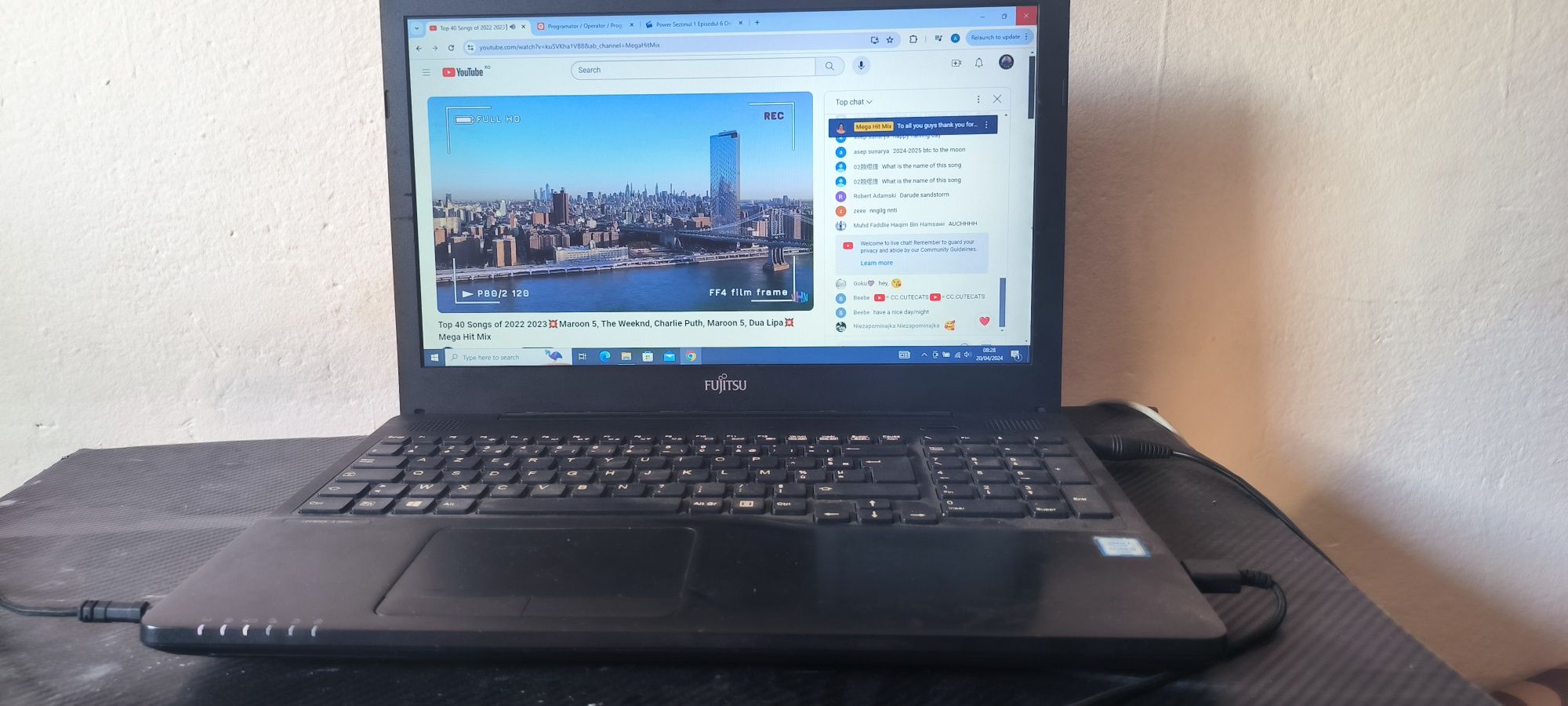 Laptop SH Fujitsu LifeBook A556, i5-6200U, 256GB SSD, 15.6 inci Full