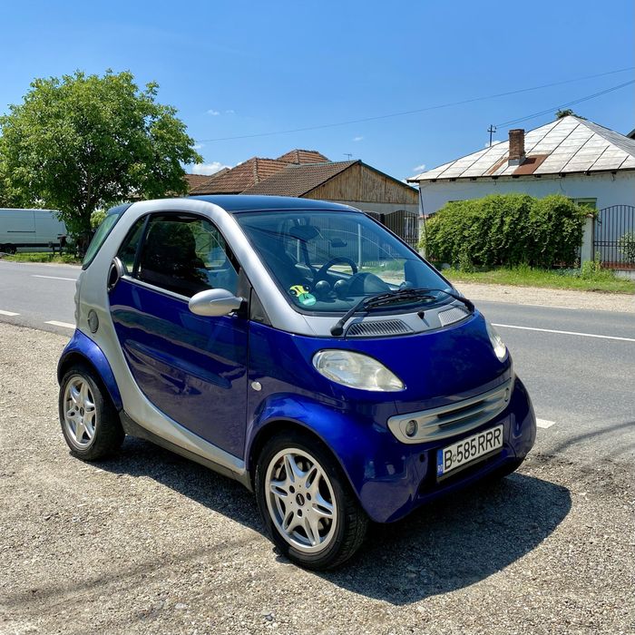 Smart ForTwo cu AC, scaune încalzite și panoramic.