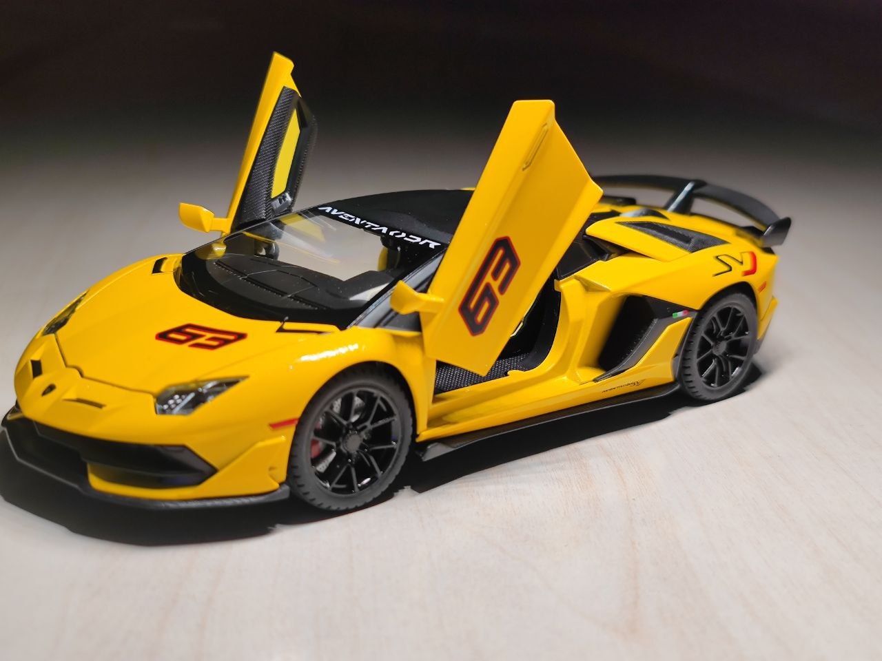 Lamborghini Aventador svj железная машинка 1:24 - Доставка