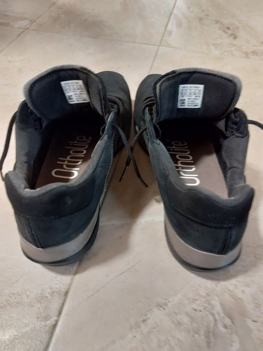 Продавам мъжки спортни обувки adidas