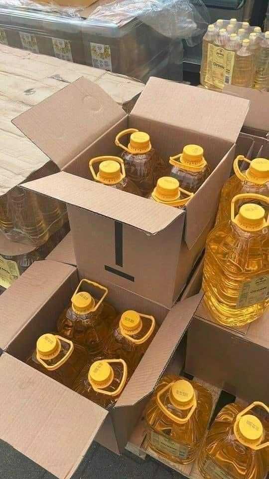 Se vinde ulei rafinat și brut de floarea-soarelui