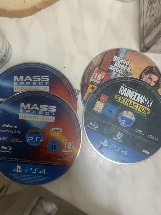Playstation 4 cu o maneta