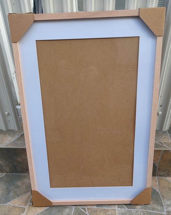 Vând rama foto din lemn natural 60/40