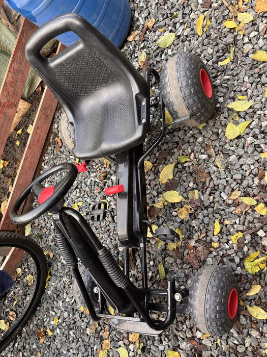 Masinuta cu pedale copii