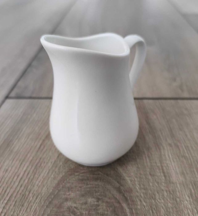 керамична каничка за мляко