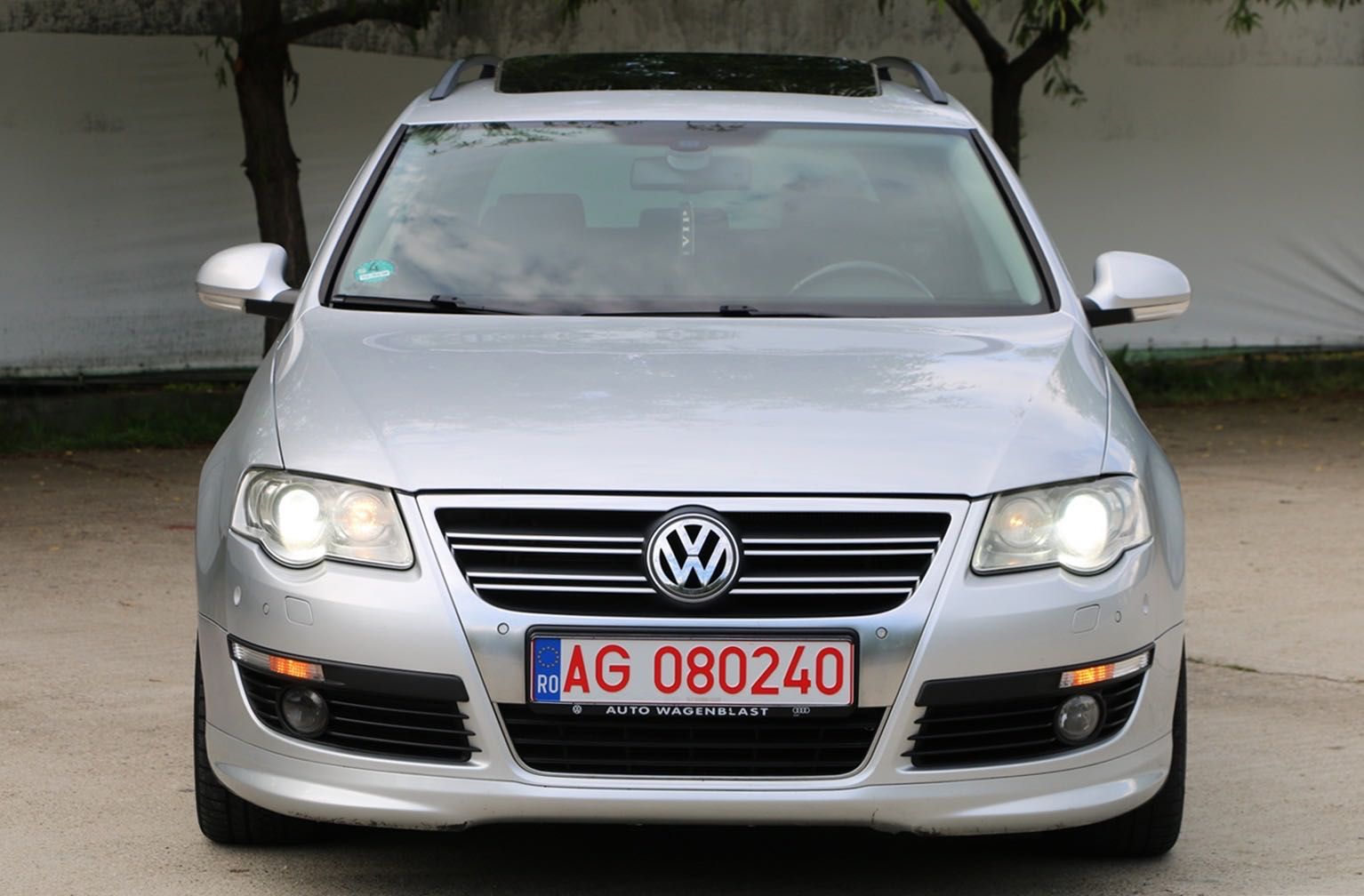 Volkswagen Passat B6 / R-LINE - Trapa / Xenon / Navigatie / EURO 5