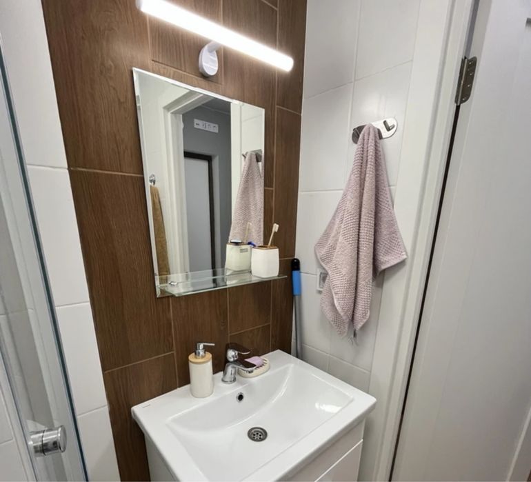 Зеркало с полкой