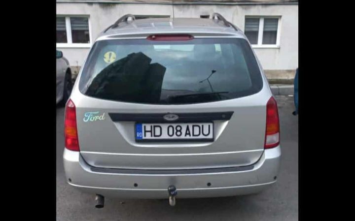 De vânzare Ford focus 1.6 benzina taxe la zi fiscal pe loc preț 1000 e