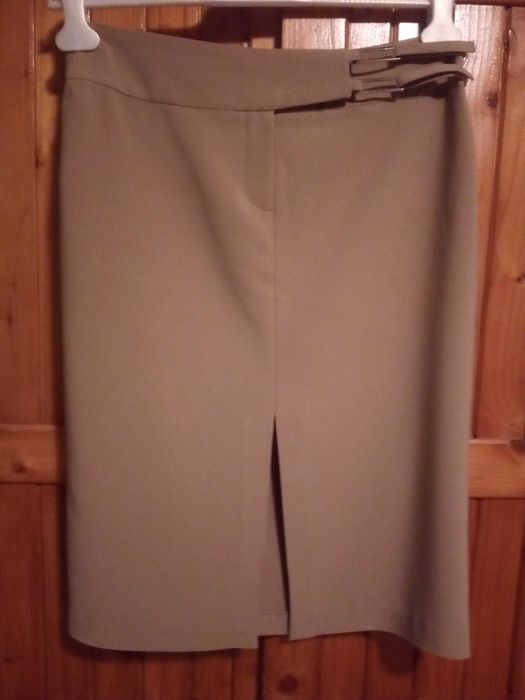 Fusta dreapta, cu slit in fata