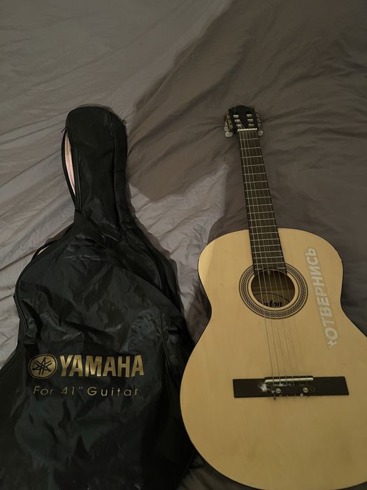 продам гитару в хорошем состояни с чехлом