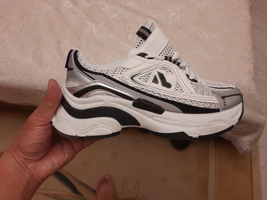 Кроссовки ... новые