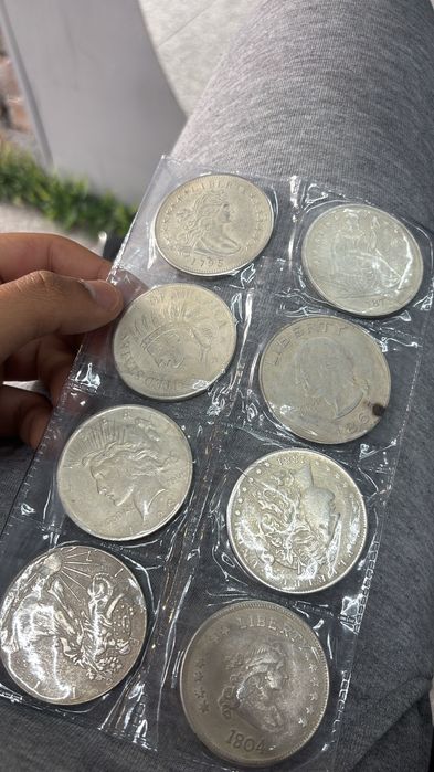 Продавам комплект от 8 различни американски долара (реплики)