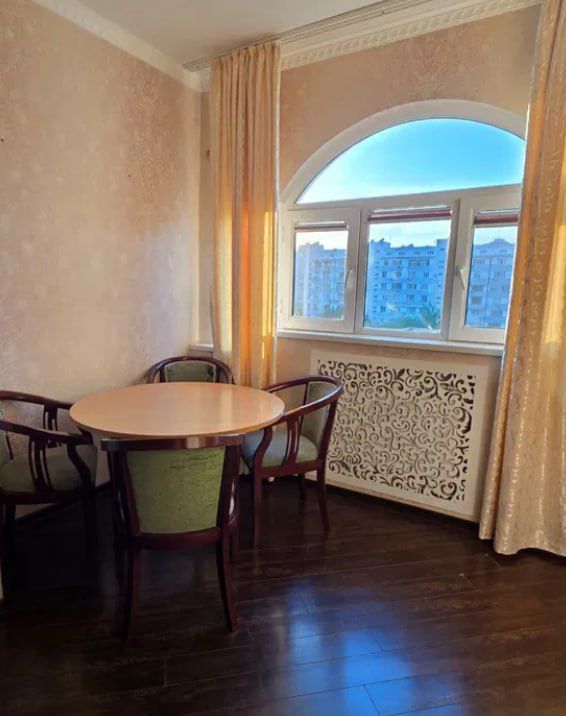 Срочно! Квартира на Нукусская -Макро 3*4/7/9 общ пл 90м ,2 балкона