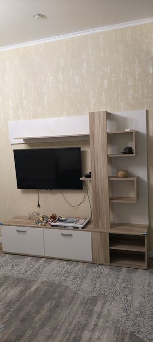 Продам настенную тумбу