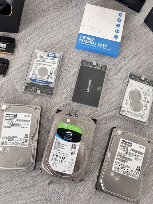 Vand Componente diversre pentru PC (hdd/ssd externe / procesor / ram..