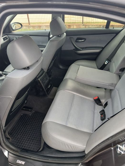 BMW 320 150 cp Sportline. Interior piele & textil. Bixenon angel eyes.