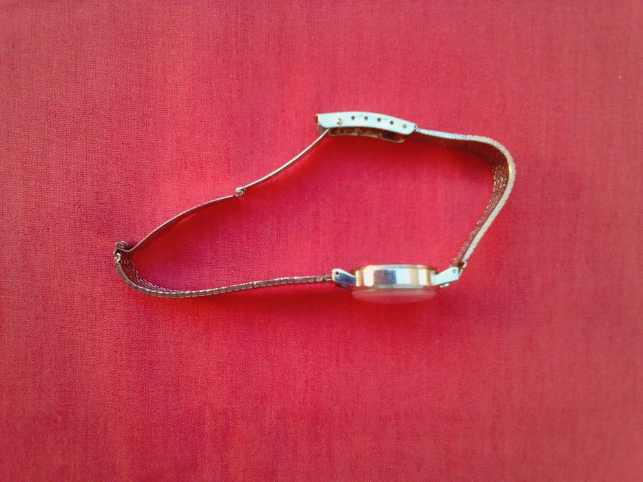 дамски ръчен часовник марка Заря с 22 рубина