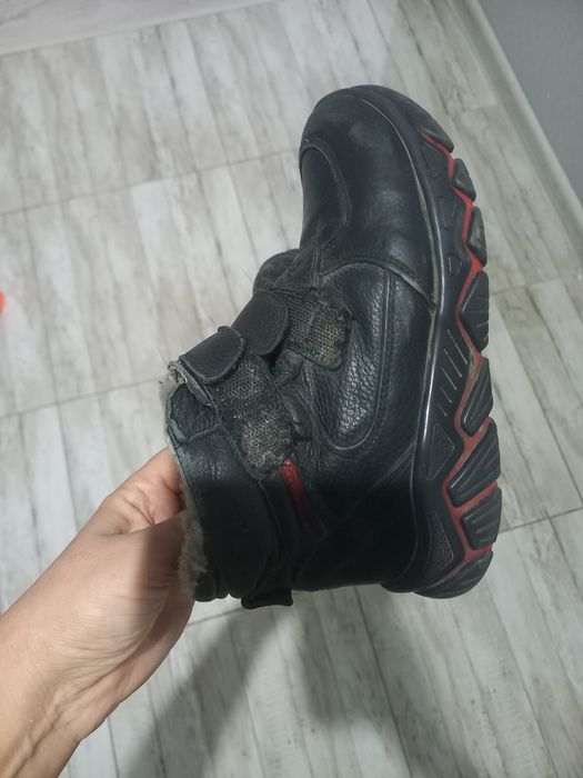 Продам зимние  детские сапоги размер 32 на 5,6 лет для мальчиков