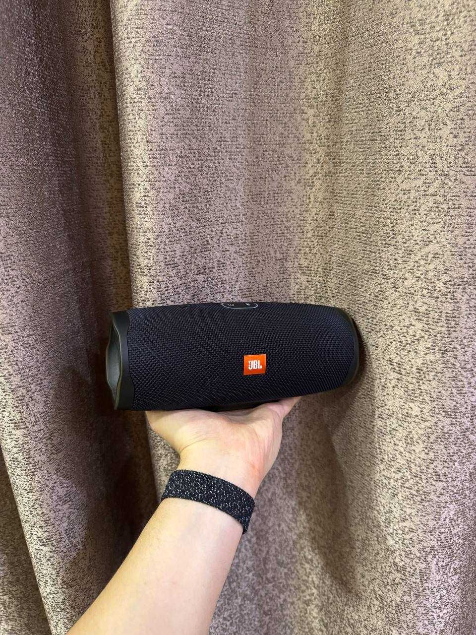 JBL Charge 4 в идеальном состоянии